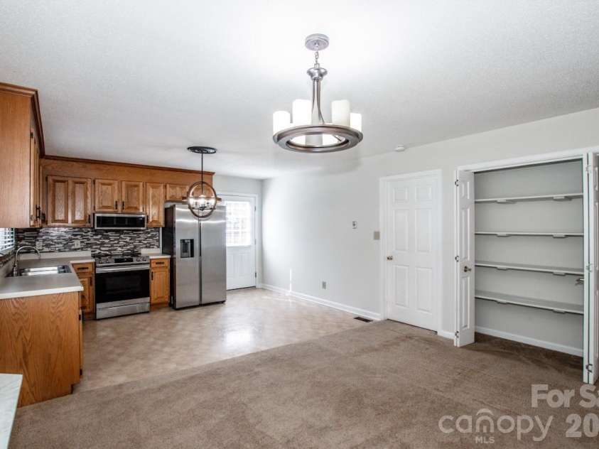612 Sharon Drive, Statesville, NC 28625.  MLS# CAR4424578, YatesRealty ID 50851. 