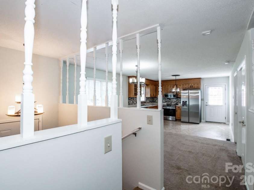 612 Sharon Drive, Statesville, NC 28625.  MLS# CAR4424578, YatesRealty ID 50851. 