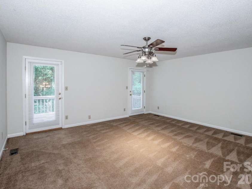 612 Sharon Drive, Statesville, NC 28625.  MLS# CAR4424578, YatesRealty ID 50851. 