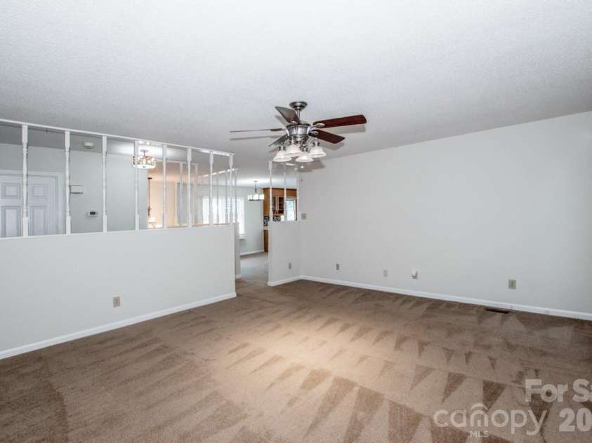 612 Sharon Drive, Statesville, NC 28625.  MLS# CAR4424578, YatesRealty ID 50851. 