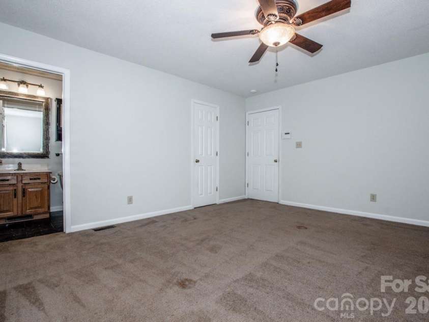 612 Sharon Drive, Statesville, NC 28625.  MLS# CAR4424578, YatesRealty ID 50851. 