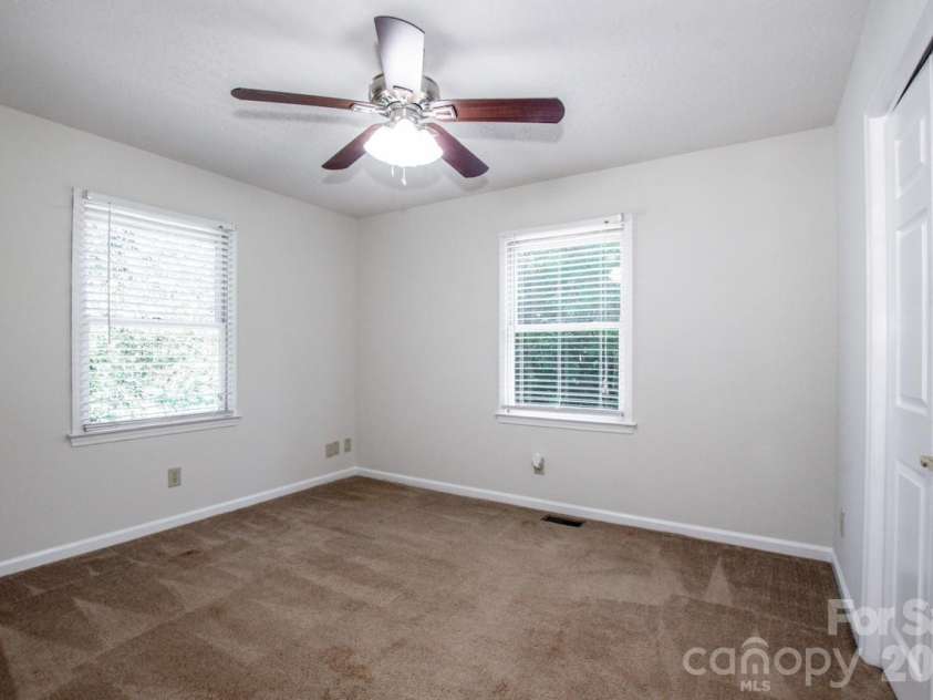612 Sharon Drive, Statesville, NC 28625.  MLS# CAR4424578, YatesRealty ID 50851. 