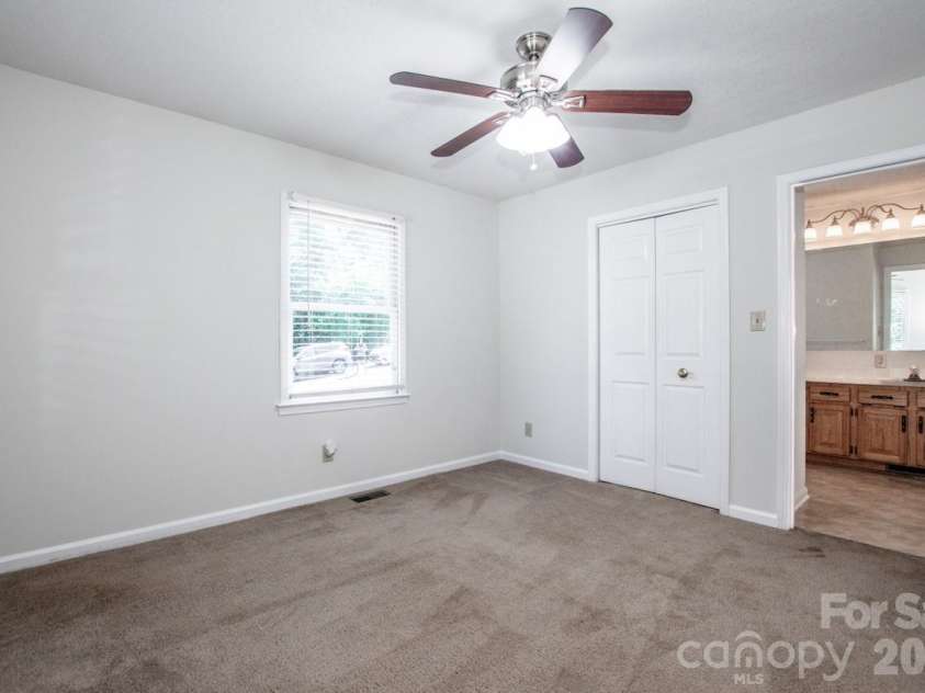 612 Sharon Drive, Statesville, NC 28625.  MLS# CAR4424578, YatesRealty ID 50851. 