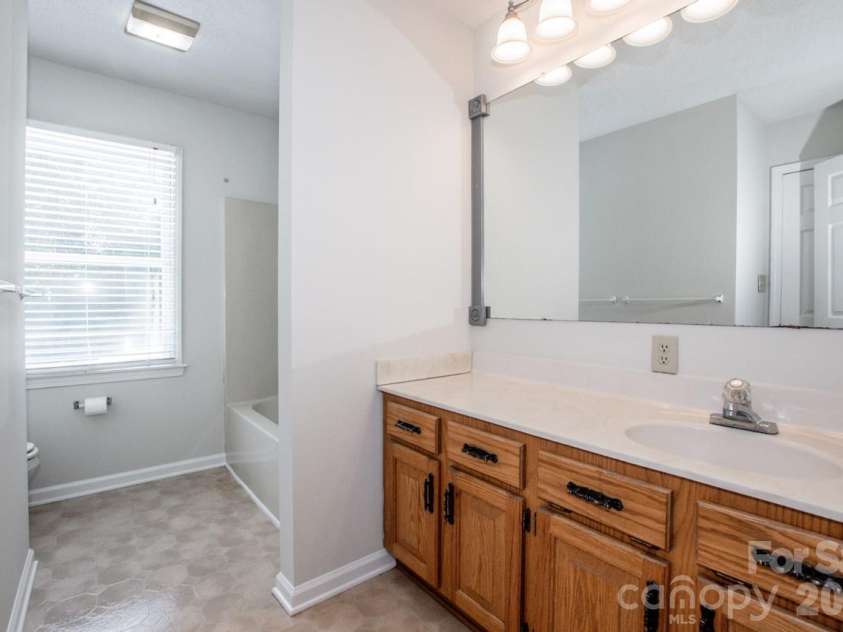 612 Sharon Drive, Statesville, NC 28625.  MLS# CAR4424578, YatesRealty ID 50851. 