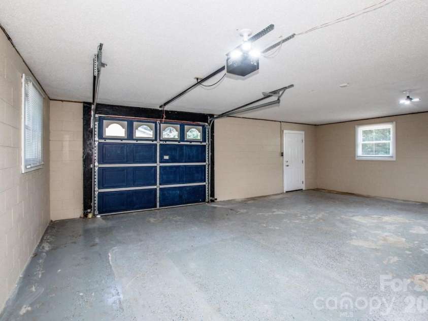 612 Sharon Drive, Statesville, NC 28625.  MLS# CAR4424578, YatesRealty ID 50851. 