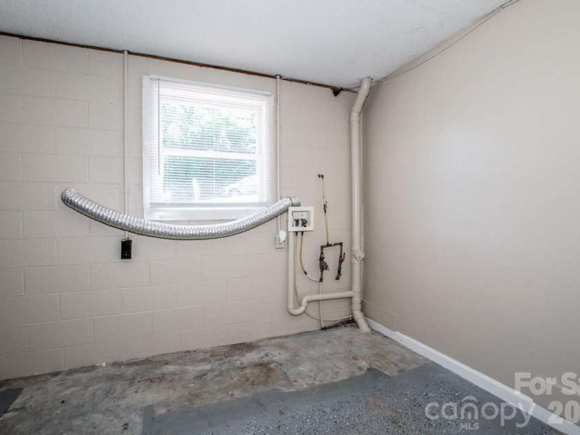 612 Sharon Drive, Statesville, NC 28625.  MLS# CAR4424578, YatesRealty ID 50851. 