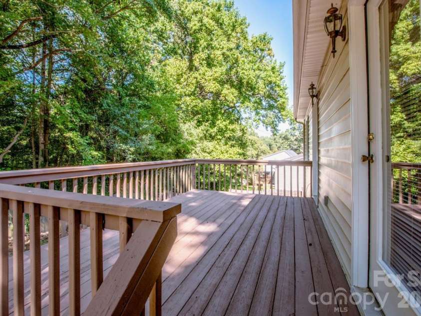612 Sharon Drive, Statesville, NC 28625.  MLS# CAR4424578, YatesRealty ID 50851. 
