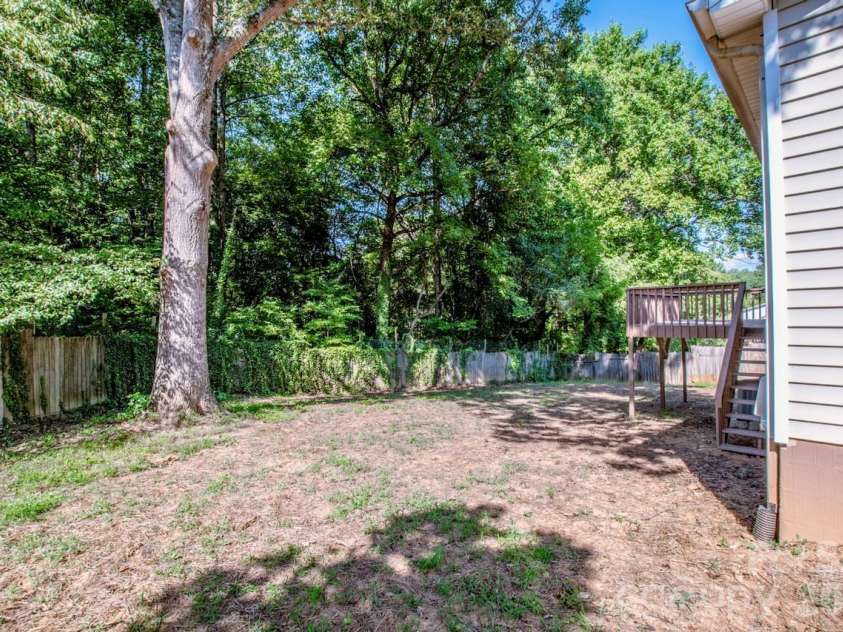 612 Sharon Drive, Statesville, NC 28625.  MLS# CAR4424578, YatesRealty ID 50851. 