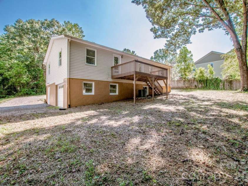 612 Sharon Drive, Statesville, NC 28625.  MLS# CAR4424578, YatesRealty ID 50851. 