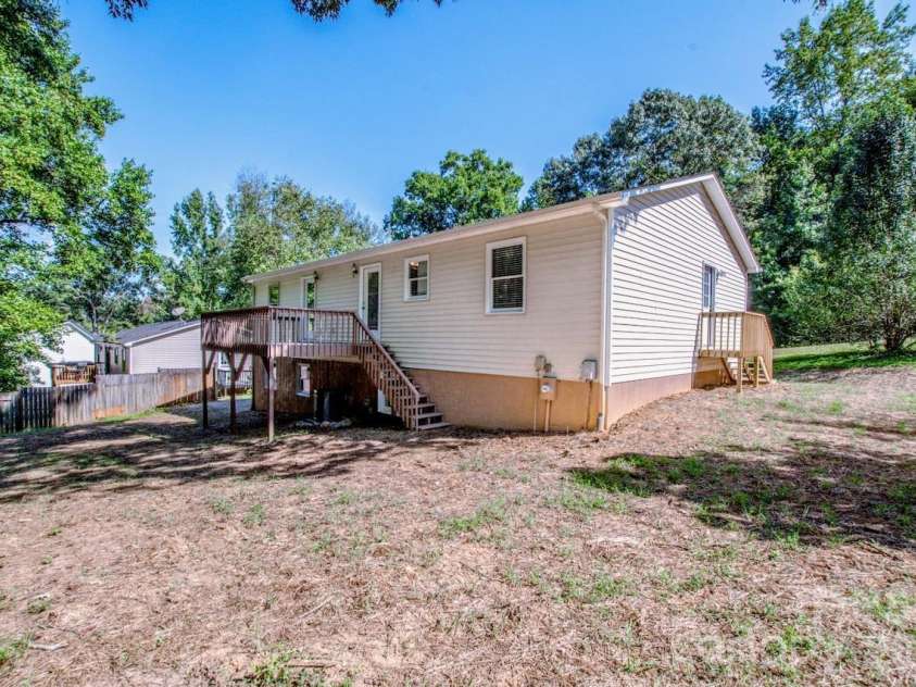 612 Sharon Drive, Statesville, NC 28625.  MLS# CAR4424578, YatesRealty ID 50851. 