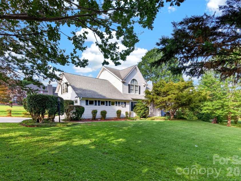 69 Sunwest Drive, Arden, NC 28704.  MLS# CAR4424300, YatesRealty ID 50854. 69 Sunwest Dr.