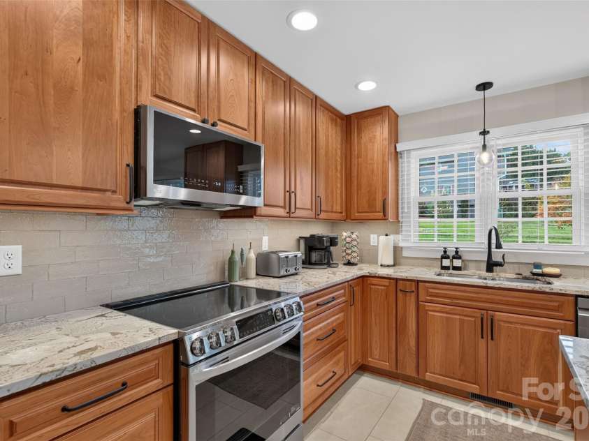 69 Sunwest Drive, Arden, NC 28704.  MLS# CAR4424300, YatesRealty ID 50854. 