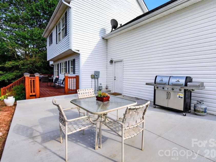 69 Sunwest Drive, Arden, NC 28704.  MLS# CAR4424300, YatesRealty ID 50854. 