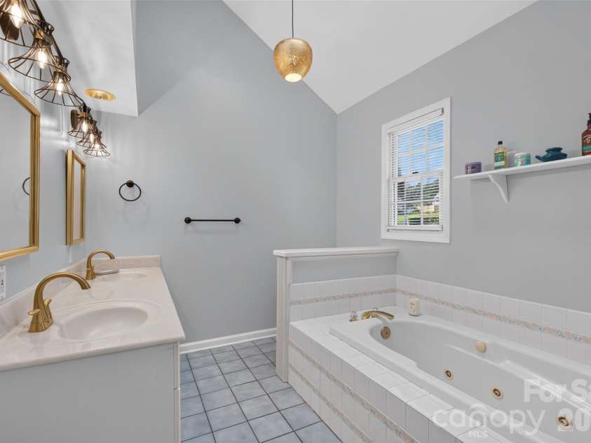 69 Sunwest Drive, Arden, NC 28704.  MLS# CAR4424300, YatesRealty ID 50854. Vaulted Ceiling in Primary Bath!