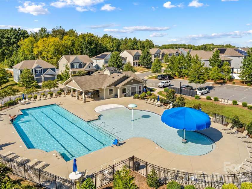 117 Candlelight Way, Mooresville, NC 28115.  MLS# CAR4424260, YatesRealty ID 50858. Community Pool