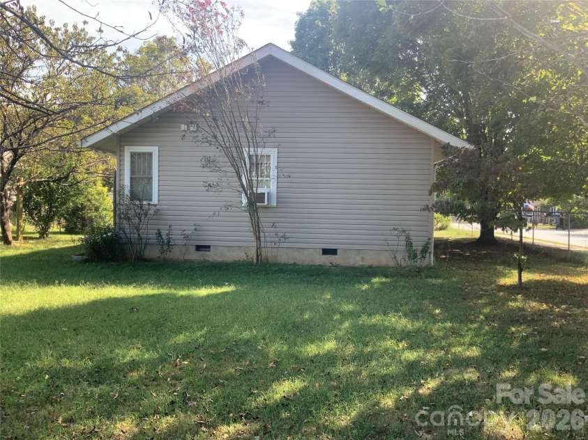 17 Buttonwood Court, Asheville, NC 28806.  MLS# CAR4424729, YatesRealty ID 50860. 