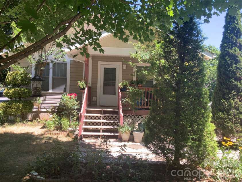 17 Buttonwood Court, Asheville, NC 28806.  MLS# CAR4424729, YatesRealty ID 50860. 