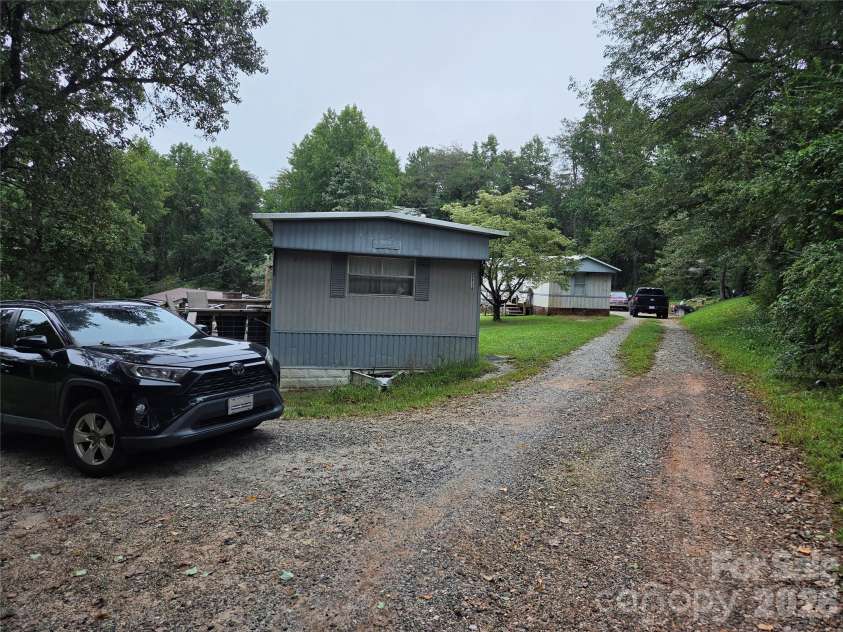 2116 Fox Mountain Road, Columbus, NC 28722.  MLS# CAR4424497, YatesRealty ID 50862. 