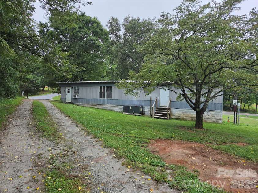2116 Fox Mountain Road, Columbus, NC 28722.  MLS# CAR4424497, YatesRealty ID 50862. 