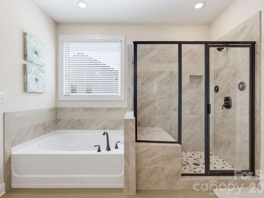 270 San Agustin Drive, Mooresville, NC 28117.  MLS# CAR4423681, YatesRealty ID 50864. 