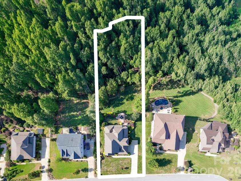 270 San Agustin Drive, Mooresville, NC 28117.  MLS# CAR4423681, YatesRealty ID 50864. 