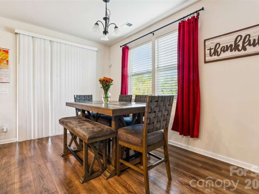 9002 Willowfield Drive, Charlotte, NC 28269.  MLS# CAR4424238, YatesRealty ID 50865. Breakfast Nook