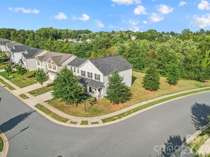9002 Willowfield Drive, Charlotte, NC 28269.  MLS# CAR4424238, YatesRealty ID 50865. Corner Lot