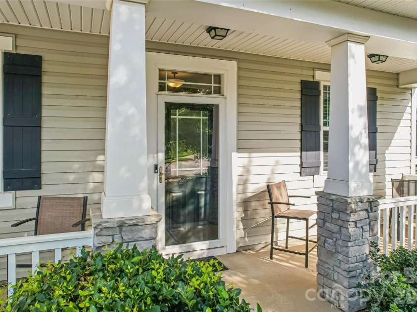9002 Willowfield Drive, Charlotte, NC 28269.  MLS# CAR4424238, YatesRealty ID 50865. Covered Front Porch