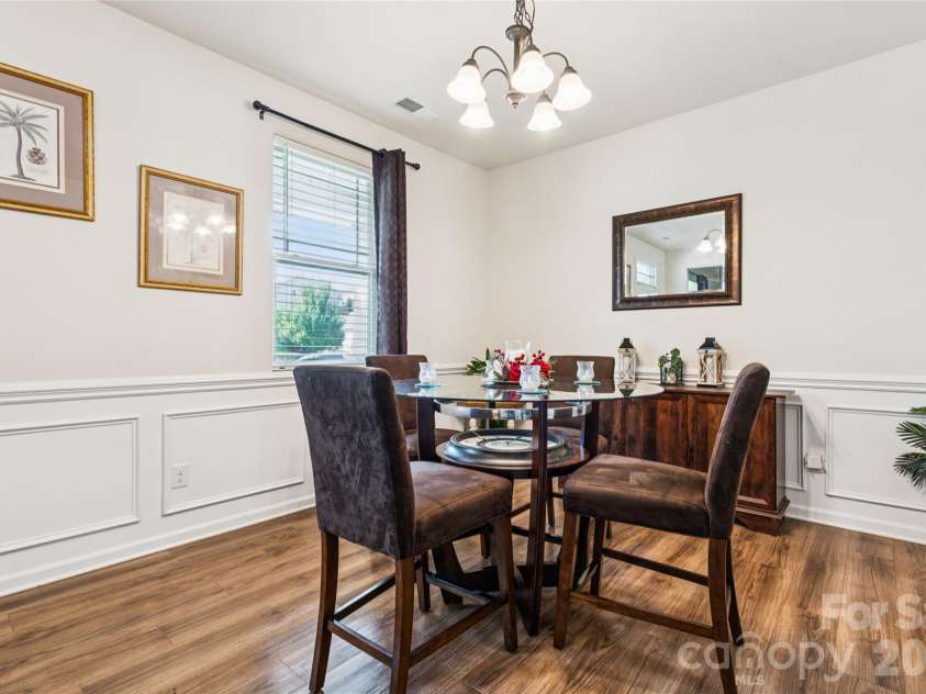 9002 Willowfield Drive, Charlotte, NC 28269.  MLS# CAR4424238, YatesRealty ID 50865. Dining Area