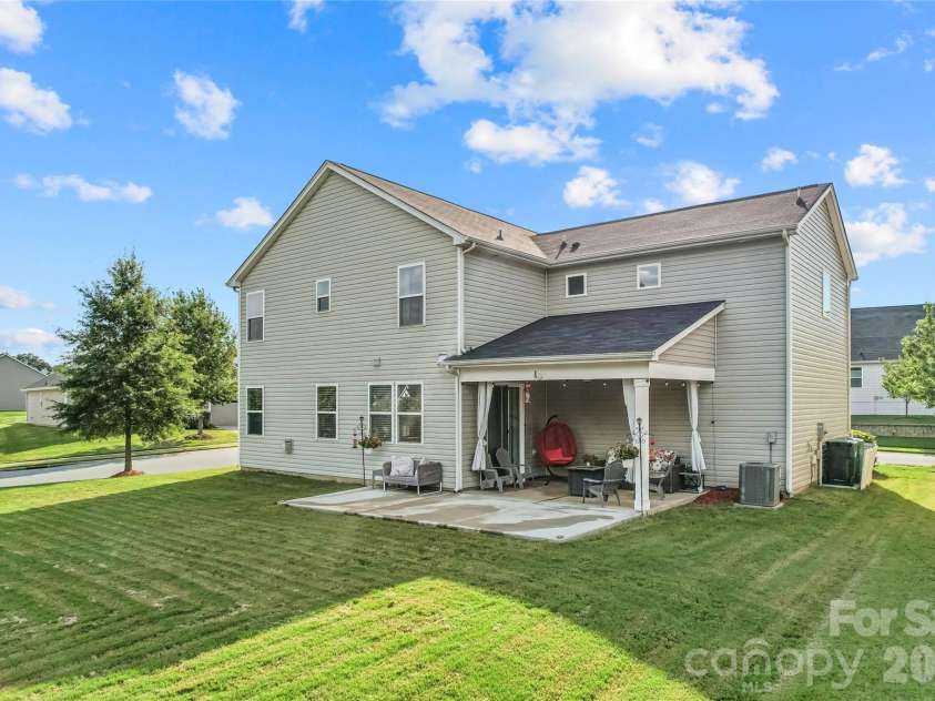 9002 Willowfield Drive, Charlotte, NC 28269.  MLS# CAR4424238, YatesRealty ID 50865. Extended Patio