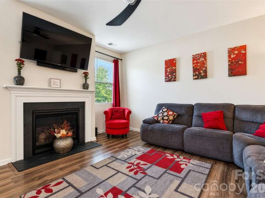 9002 Willowfield Drive, Charlotte, NC 28269.  MLS# CAR4424238, YatesRealty ID 50865. Fireplace