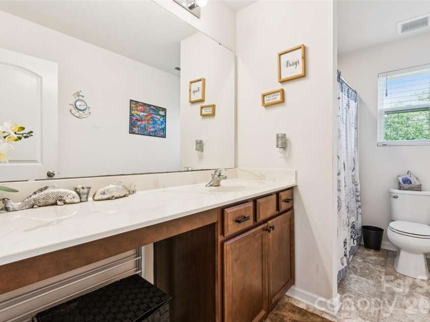9002 Willowfield Drive, Charlotte, NC 28269.  MLS# CAR4424238, YatesRealty ID 50865. Full Guest Bathroom