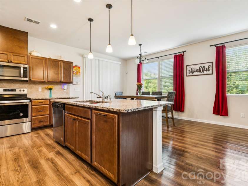 9002 Willowfield Drive, Charlotte, NC 28269.  MLS# CAR4424238, YatesRealty ID 50865. Kitchen
