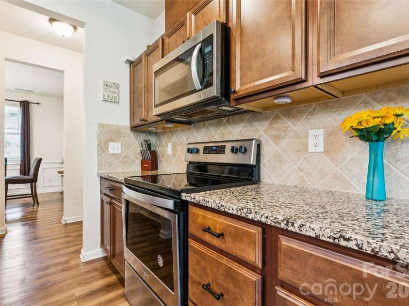 9002 Willowfield Drive, Charlotte, NC 28269.  MLS# CAR4424238, YatesRealty ID 50865. Kitchen
