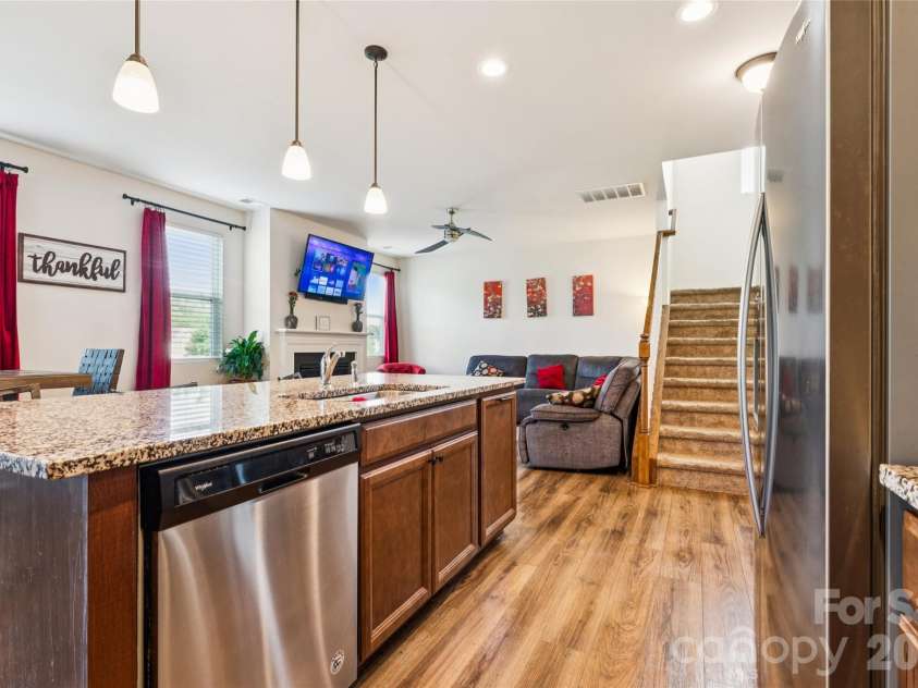 9002 Willowfield Drive, Charlotte, NC 28269.  MLS# CAR4424238, YatesRealty ID 50865. Kitchen