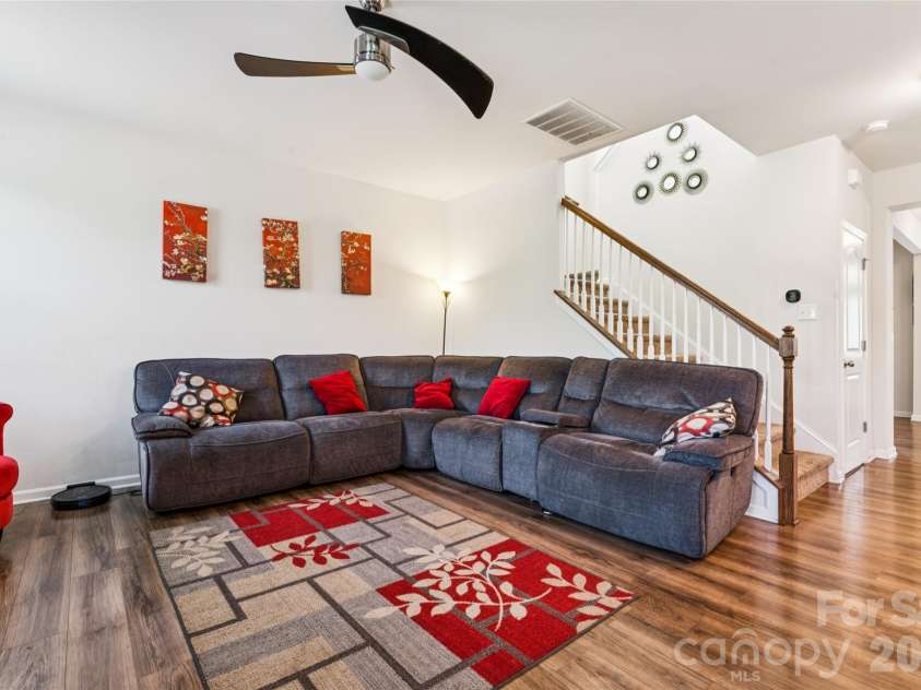 9002 Willowfield Drive, Charlotte, NC 28269.  MLS# CAR4424238, YatesRealty ID 50865. Living Room