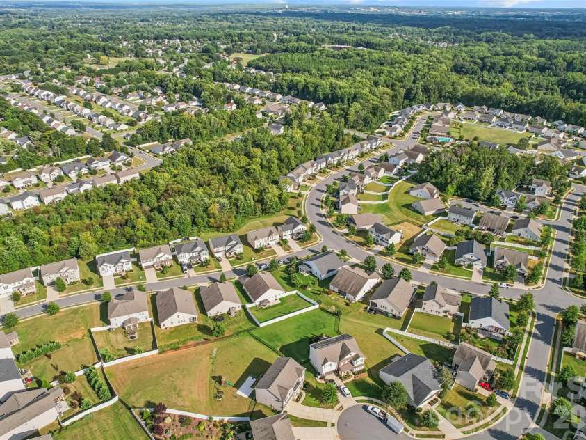 9002 Willowfield Drive, Charlotte, NC 28269.  MLS# CAR4424238, YatesRealty ID 50865. Meridale