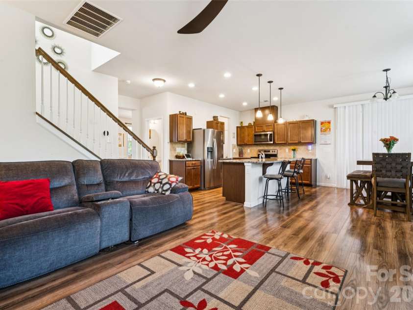9002 Willowfield Drive, Charlotte, NC 28269.  MLS# CAR4424238, YatesRealty ID 50865. Open Concept Living Room and Kitchen