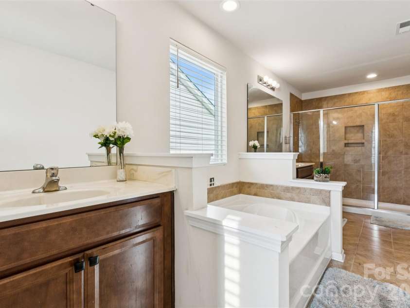 9002 Willowfield Drive, Charlotte, NC 28269.  MLS# CAR4424238, YatesRealty ID 50865. Primary Bedroom
