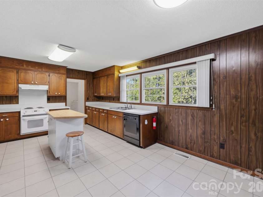 258 Nine Patch Lane, Taylorsville, NC 28681.  MLS# CAR4423574, YatesRealty ID 50868. 