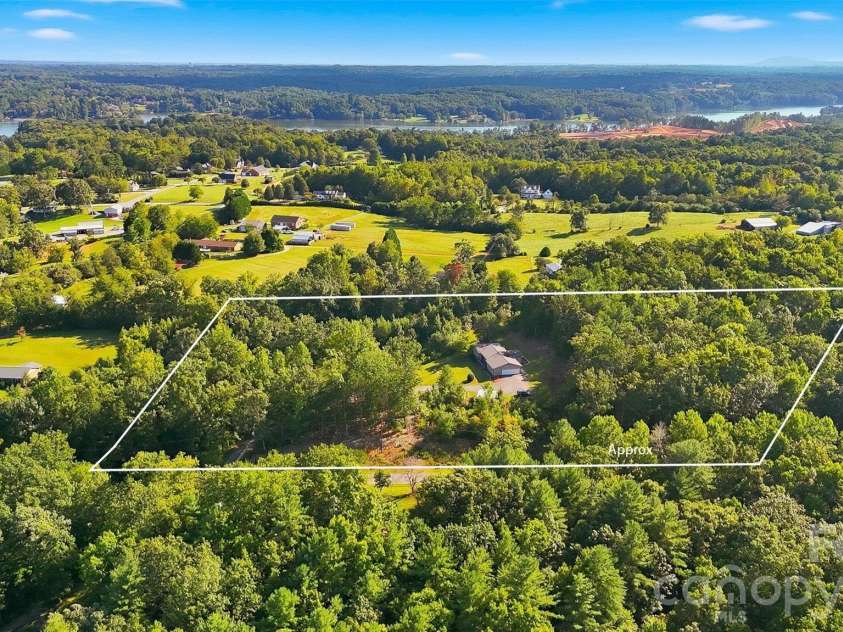 258 Nine Patch Lane, Taylorsville, NC 28681.  MLS# CAR4423574, YatesRealty ID 50868. 