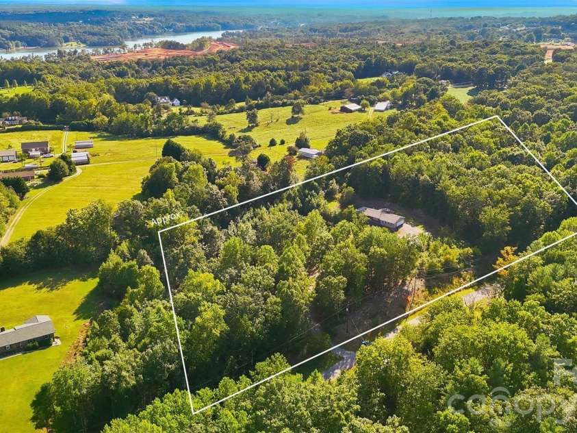 258 Nine Patch Lane, Taylorsville, NC 28681.  MLS# CAR4423574, YatesRealty ID 50868. APPROX. LINES NOT EXACT