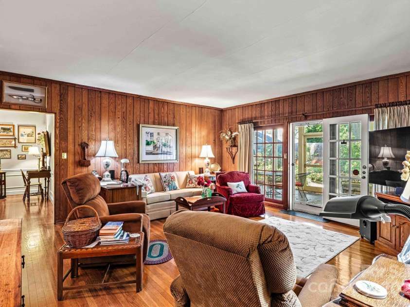 842 North Center Street, Hickory, NC 28601.  MLS# CAR4215232, YatesRealty ID 5087. Den/Screened Porch View