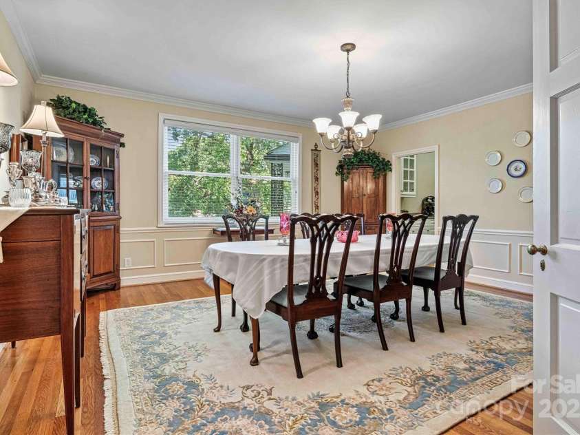 842 North Center Street, Hickory, NC 28601.  MLS# CAR4215232, YatesRealty ID 5087. Formal Dining/Butler's Pantry Entry View