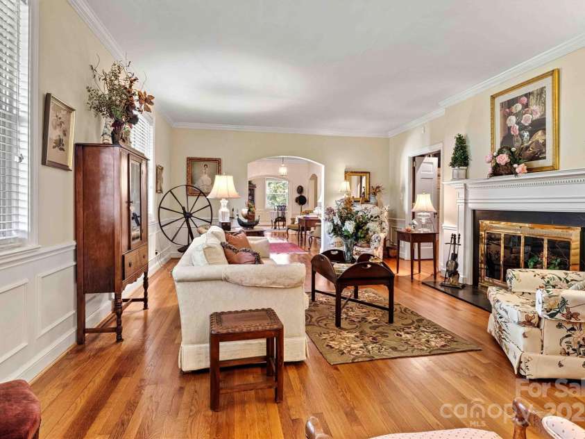 842 North Center Street, Hickory, NC 28601.  MLS# CAR4215232, YatesRealty ID 5087. Formal Living Room/Foyer & Dining Room Entry View