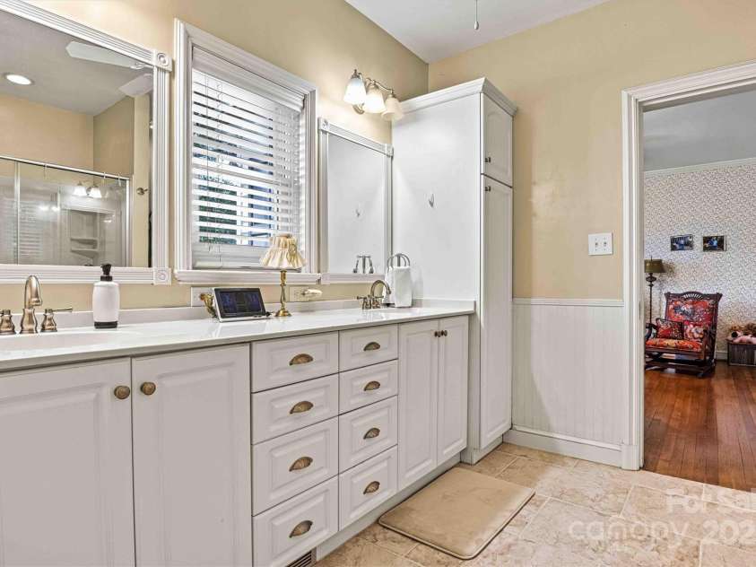 842 North Center Street, Hickory, NC 28601.  MLS# CAR4215232, YatesRealty ID 5087. Right Primary Suite Vanity/Dual Bedroom Entry View