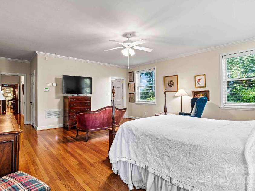 842 North Center Street, Hickory, NC 28601.  MLS# CAR4215232, YatesRealty ID 5087. Right Primary Suite/Sitting Area View