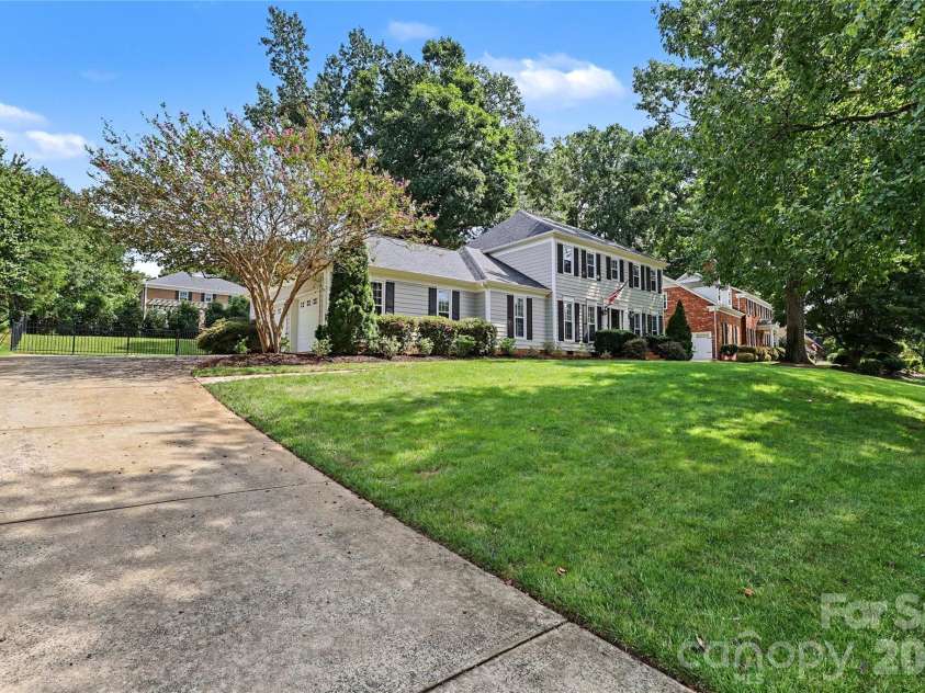 7815 Covey Chase Drive, Charlotte, NC 28210.  MLS# CAR4423401, YatesRealty ID 50870. 