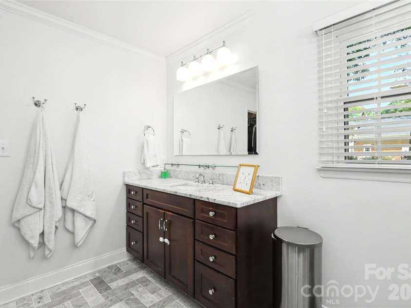 7815 Covey Chase Drive, Charlotte, NC 28210.  MLS# CAR4423401, YatesRealty ID 50870. 