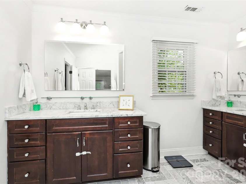 7815 Covey Chase Drive, Charlotte, NC 28210.  MLS# CAR4423401, YatesRealty ID 50870. 